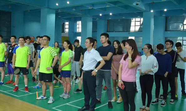 国产成人亚洲综合一区2018羽毛球赛圆满举行